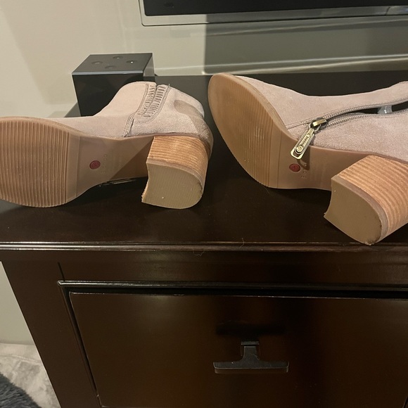 Blondo waterproof beige bootie - Picture 3 of 4